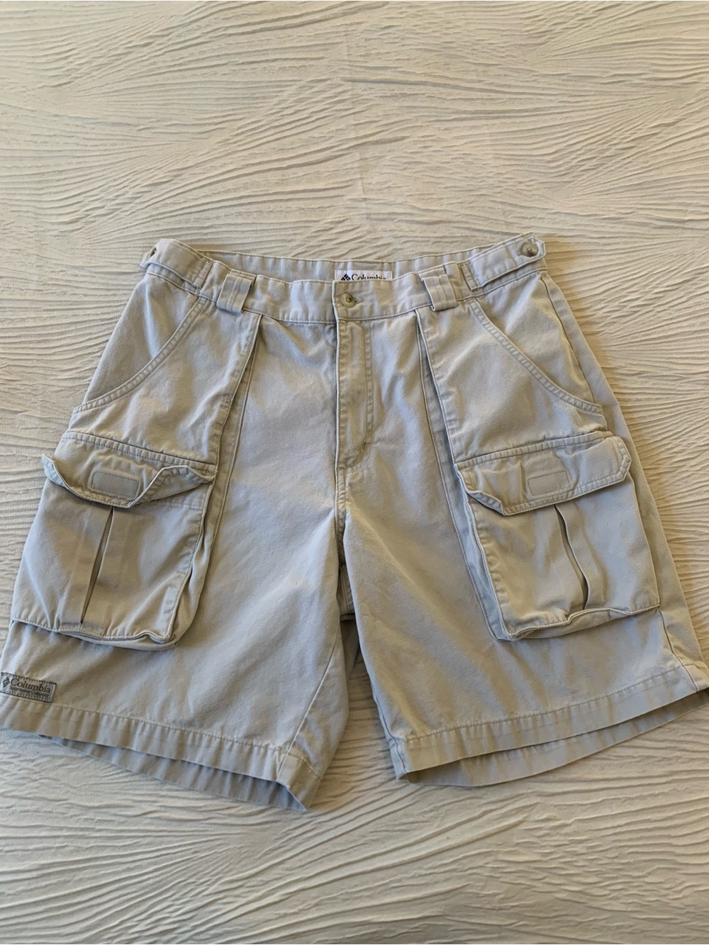 Columbia Khaki Canvas Hiking Cargo Shorts, size 32